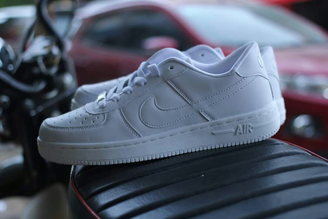 Nike Air Force One trắng