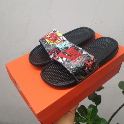 Dép nike benassi họa tiết bóng rổ đen